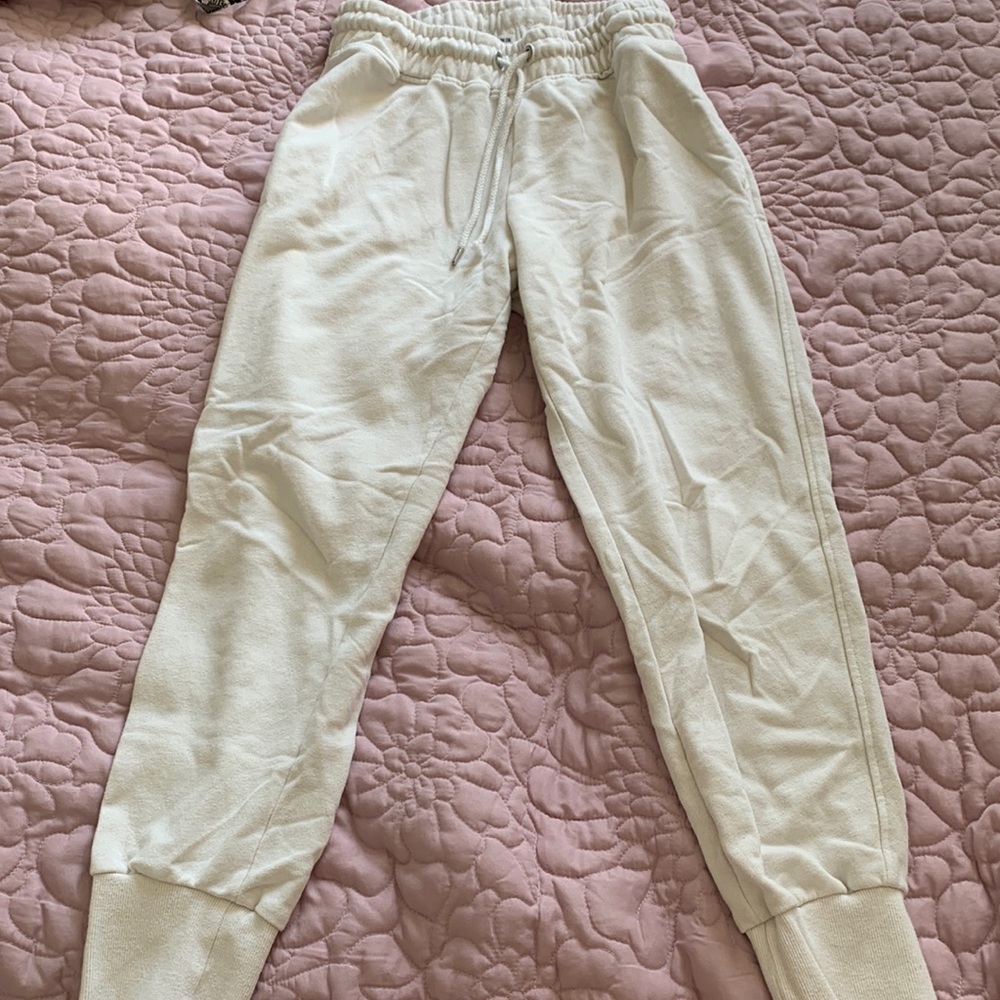 white cotton on sweatpants